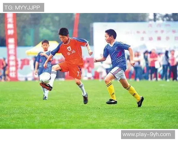 足球帅哥偶遇引发的浪漫故事与意外邂逅的精彩瞬间分享